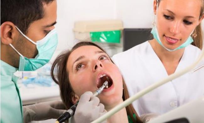 口腔門(mén)診如何選擇無(wú)油空壓機(jī)